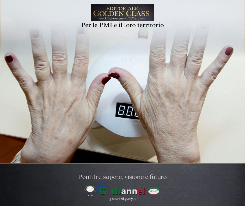 Mani gonfie al mattino: quando è normale e quando preoccuparsi